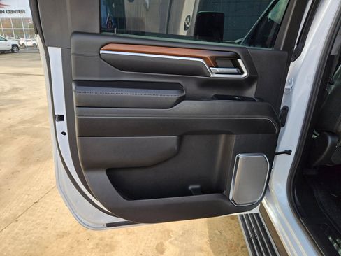 Used 2024 GMC Sierra 2500 Denali w/ Denali Reserve Package image 16