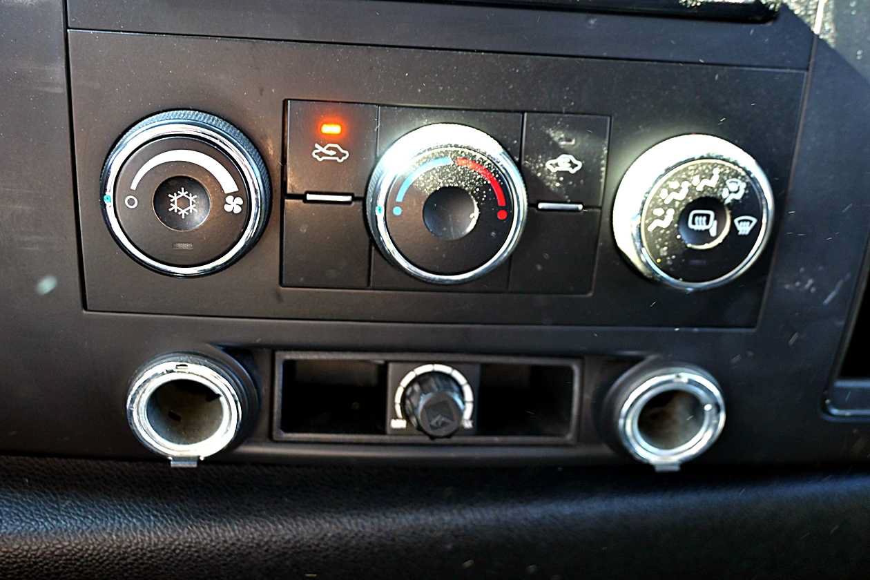 Used 2008 Chevrolet Silverado 3500 LT w/ EZ-Lift Tailgate Package RWD image 21