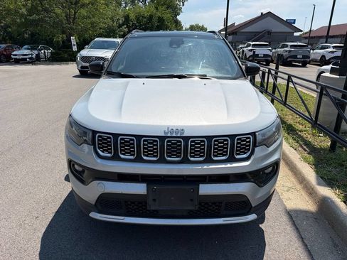 Used 2025 Jeep Compass Limited AWD/4WD image 2