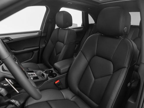 Used 2025 Porsche Macan image 5