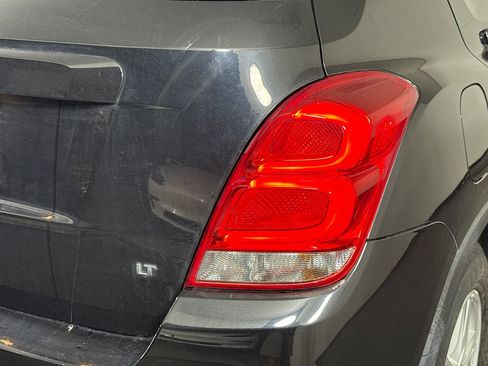 Used 2020 Chevrolet Trax LT w/ LT Convenience Package image 34