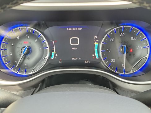 Used 2023 Chrysler Pacifica Touring-L FWD image 24