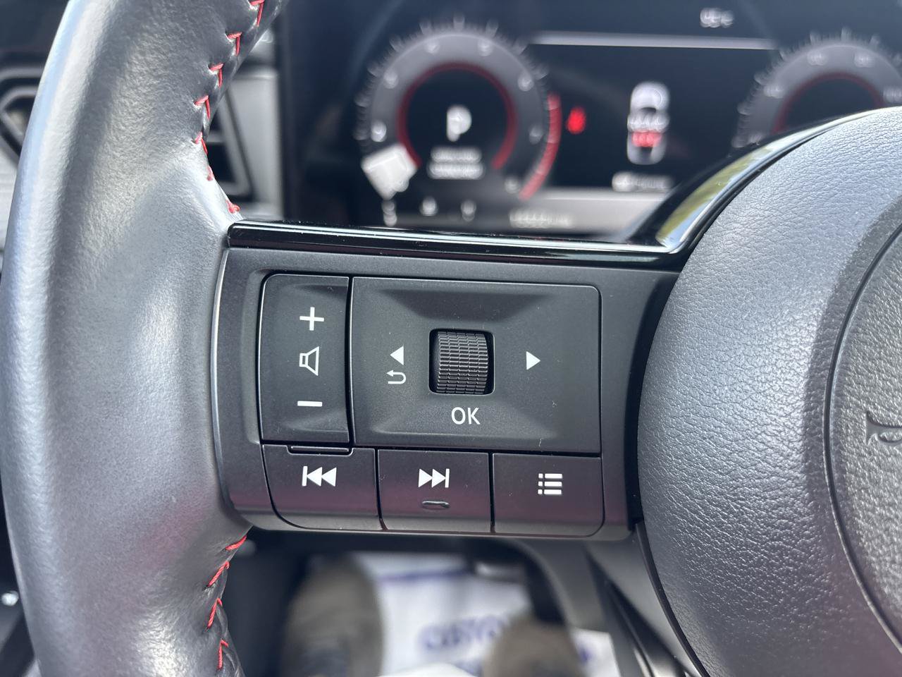 Used 2025 Nissan Kicks SR w/ SR Premium Package AWD/4WD image 15