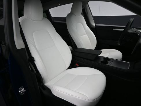 Used 2024 Tesla Model Y Long Range image 29