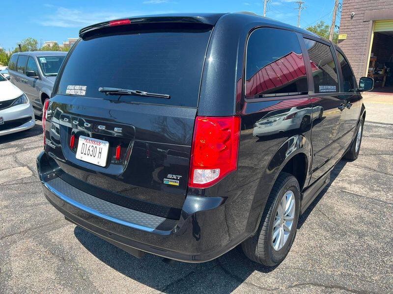 Used 2016 Dodge Grand Caravan SXT FWD image 12