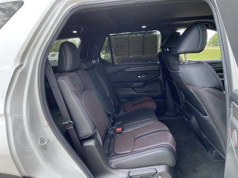Used 2026 Honda Pilot Black Edition image 14