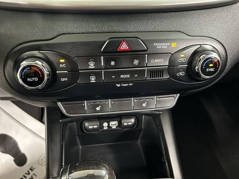 Used 2017 Kia Sorento AWD w/ LX Convenience Package image 16