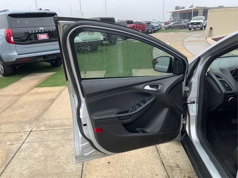 Used 2017 Ford Focus SE image 21