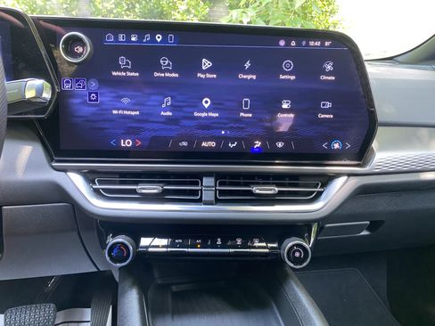 Used 2025 Chevrolet Equinox EV LT FWD image 25