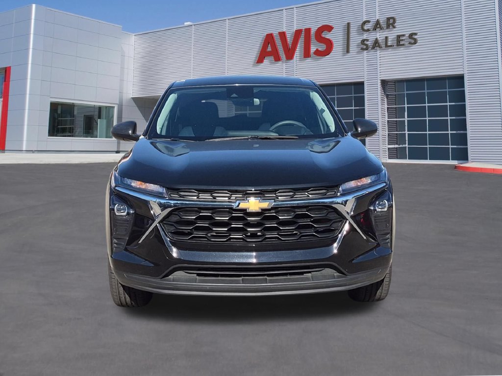 Used 2025 Chevrolet Trax LS FWD image 2