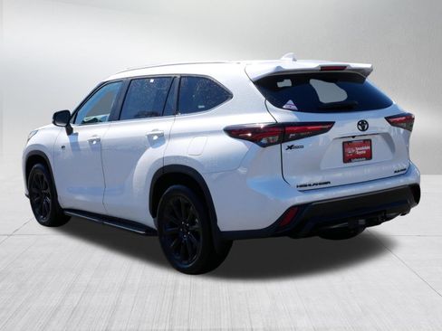 Certified 2026 Toyota Highlander XLE image 4