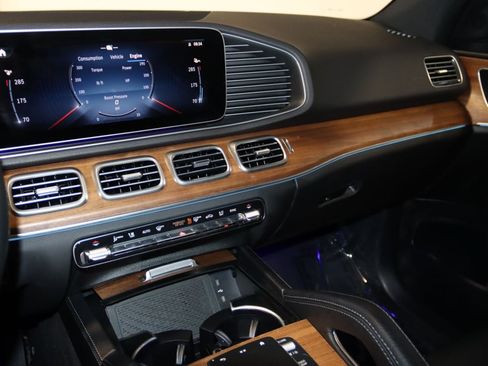 Used 2025 Mercedes-Benz GLE 350 4MATIC w/ Winter Package image 57