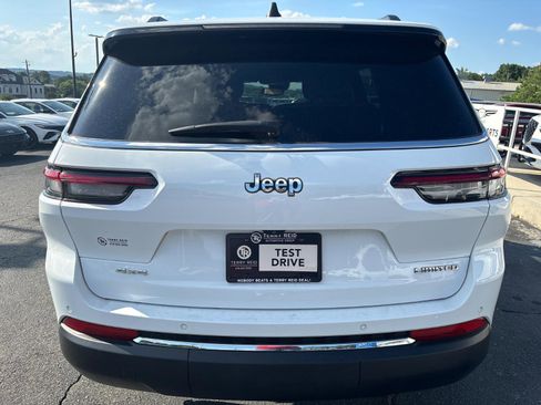 Used 2023 Jeep Grand Cherokee L Limited AWD/4WD image 7