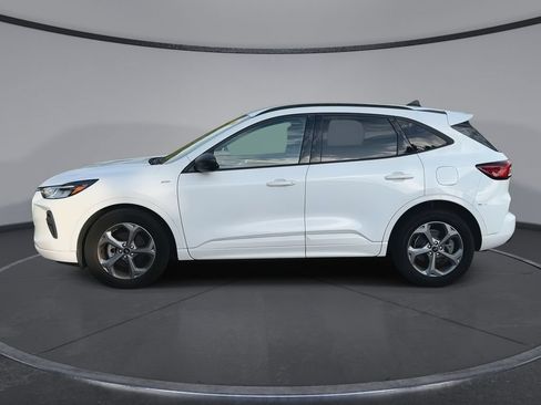Used 2023 Ford Escape ST-Line w/ Cold Weather Package FWD image 5