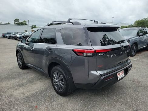 Used 2023 Nissan Pathfinder SV w/ SV Premium Package FWD image 3