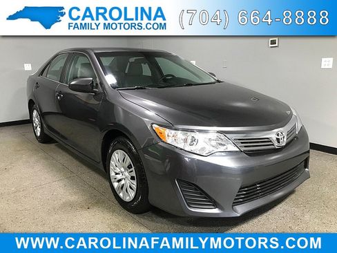 Used 2014 Toyota Camry FWD image 1