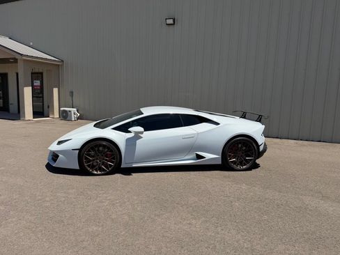Used 2019 Lamborghini Huracan LP 580-2 RWD image 2