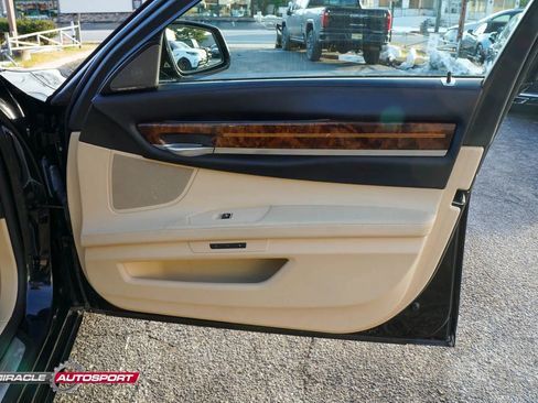 Used 2014 BMW 750Li w/ Executive Package image 29