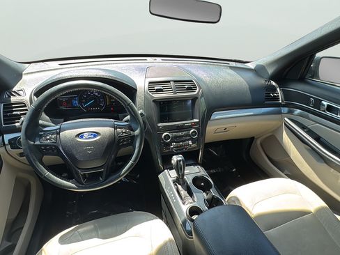 Used 2018 Ford Explorer XLT w/ Equipment Group 202A FWD image 14