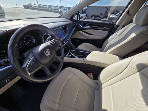 Used 2021 Buick Enclave Essence image 10