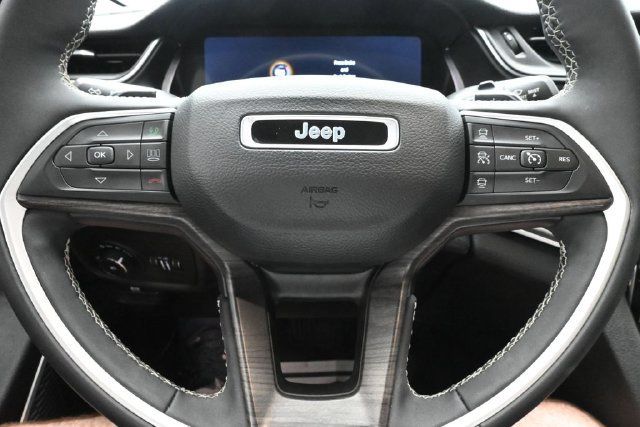 Used 2023 Jeep Grand Cherokee L Limited w/ Luxury Tech Group II AWD/4WD image 39