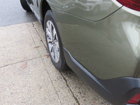 Used 2018 Subaru Outback 2.5i Touring image 32