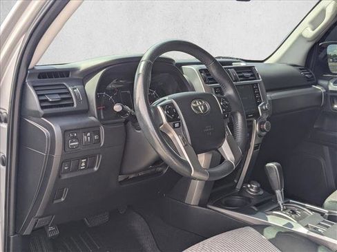 Used 2020 Toyota 4Runner SR5 AWD/4WD image 9