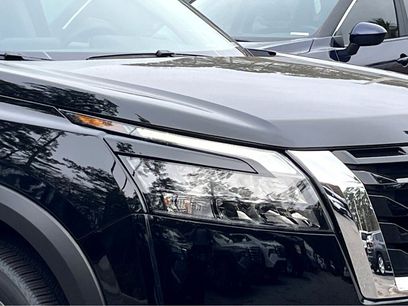 New 2025 Nissan Pathfinder SL w/ Lighting Package (N92)