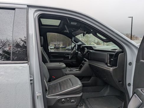 Used 2025 GMC Sierra 2500 AT4X image 7