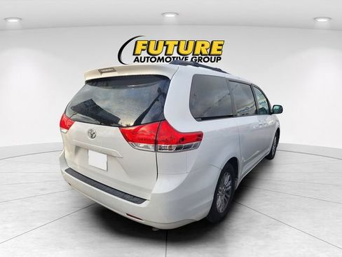 Used 2013 Toyota Sienna XLE FWD image 3