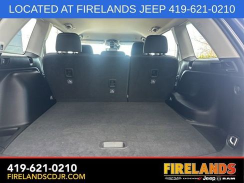 Used 2023 Jeep Grand Cherokee Laredo w/ Luxury Tech Group I image 9