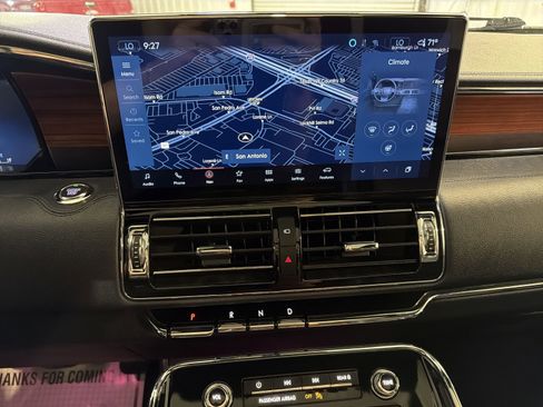 Used 2024 Lincoln Navigator Premiere AWD/4WD image 19