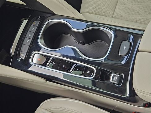 Used 2021 Buick Envision Avenir w/ Technology Package II image 20