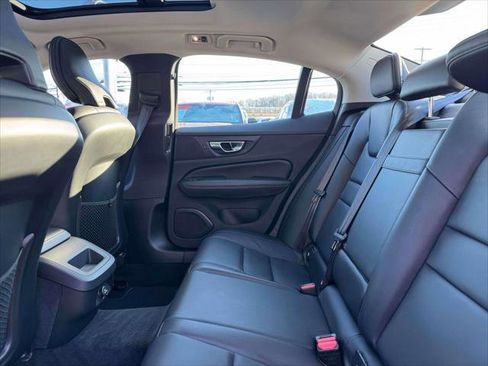 Used 2019 Volvo S60 T6 Momentum w/ Multimedia Package image 11