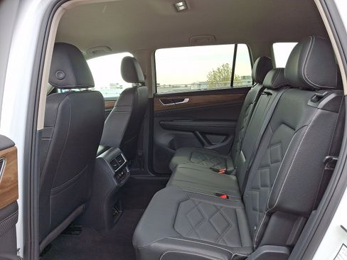 Used 2025 Volkswagen Atlas SE image 11