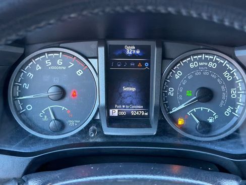 Used 2017 Toyota Tacoma TRD Sport w/ Tow Package (A/T) AWD/4WD image 26