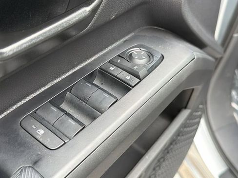 Certified 2025 Toyota Tacoma SR5 AWD/4WD image 15