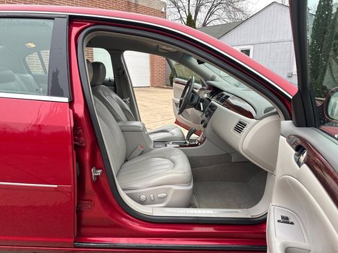 Used 2009 Buick Lucerne CXL w/ Driver Confidence Package image 11