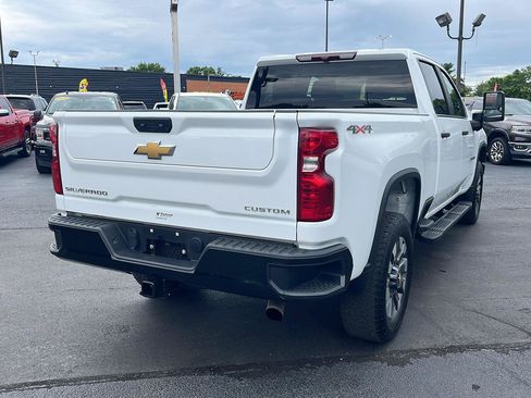 Used 2022 Chevrolet Silverado 2500 Custom w/ Custom Value Package AWD/4WD image 5