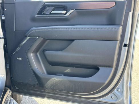 Used 2025 GMC Yukon Denali AWD/4WD image 29