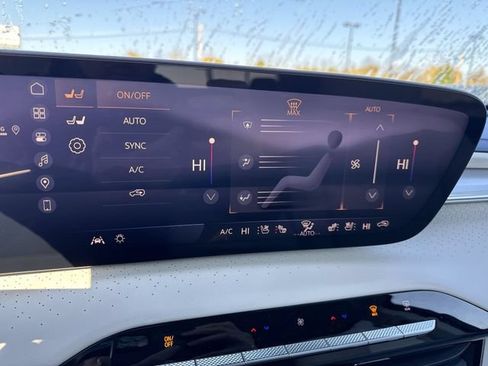 New 2026 Buick Enclave Avenir w/ Super Cruise Package FWD image 19