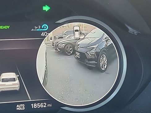 Used 2024 Genesis Electrified GV70 Advanced image 12