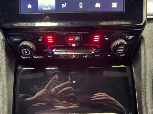 Used 2021 Jeep Grand Cherokee L Laredo image 16