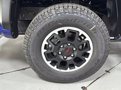 New 2025 Toyota Tacoma TRD Off-Road image 22