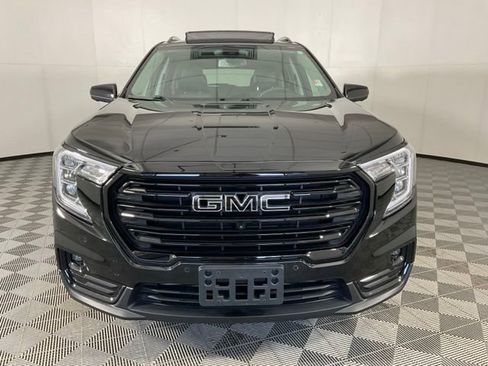 Used 2023 GMC Terrain SLT w/ Tech Package image 2