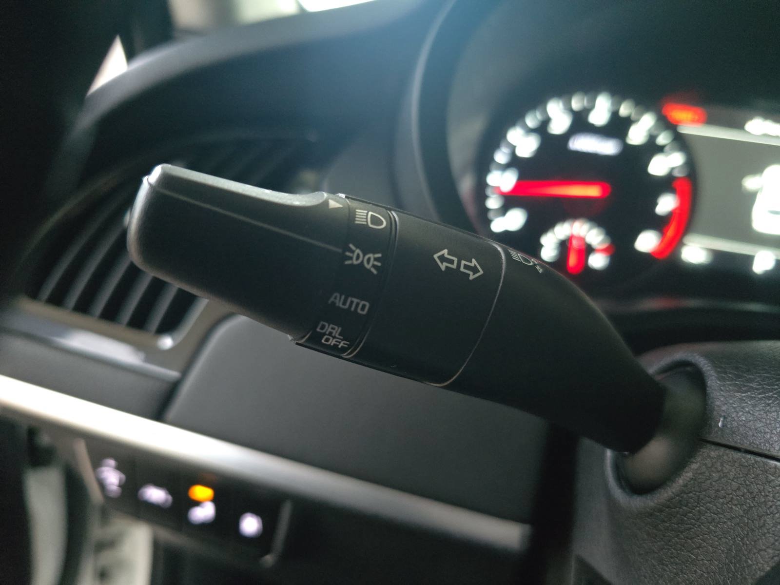 Used 2018 Kia Stinger Premium RWD image 26