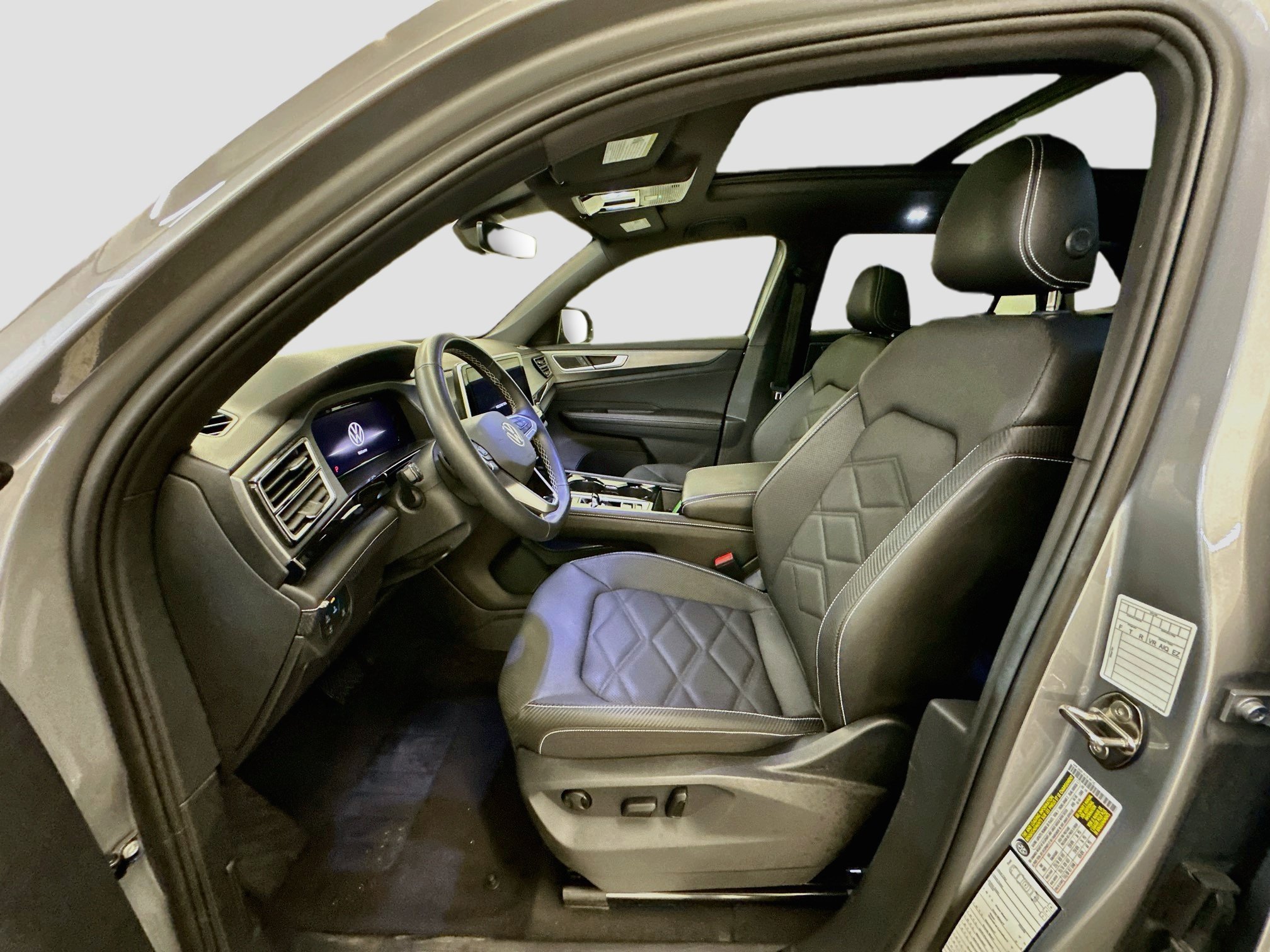 Used 2025 Volkswagen Atlas Cross Sport SE AWD/4WD image 13