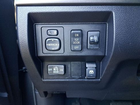 Used 2017 Toyota Tundra SR5 image 29