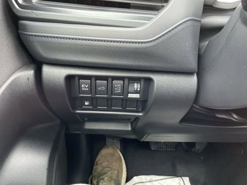Used 2025 Subaru Forester Premium image 23