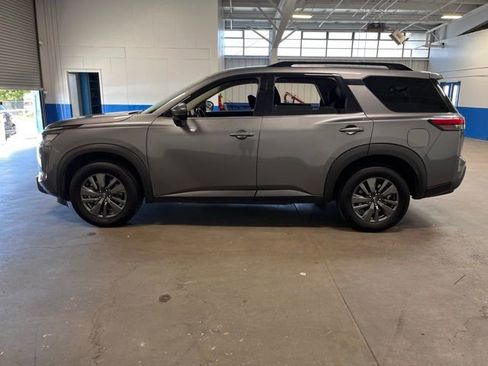 Used 2024 Nissan Pathfinder SV FWD image 6